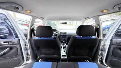 VW Golf 1.6 Comfortline — Compacte fiable des années 2000, excellent état avec pneus saison — Miniature 8
