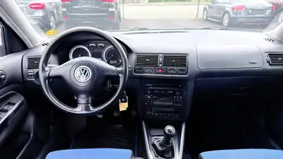 VW Golf 1.6 Comfortline — Compacte fiable des années 2000, excellent état avec pneus saison — Miniature 9