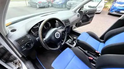 VW Golf 1.6 Comfortline — Compacte fiable des années 2000, excellent état avec pneus saison — Miniature 11