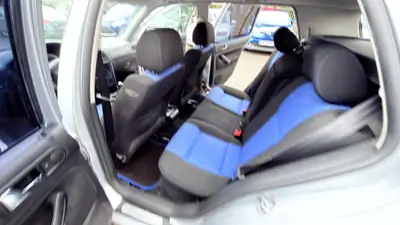 VW Golf 1.6 Comfortline — Compacte fiable des années 2000, excellent état avec pneus saison — Miniature 12