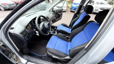 VW Golf 1.6 Comfortline — Compacte fiable des années 2000, excellent état avec pneus saison — Miniature 10
