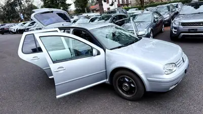 VW Golf 1.6 Comfortline — Compacte fiable des années 2000, excellent état avec pneus saison — Miniature 15