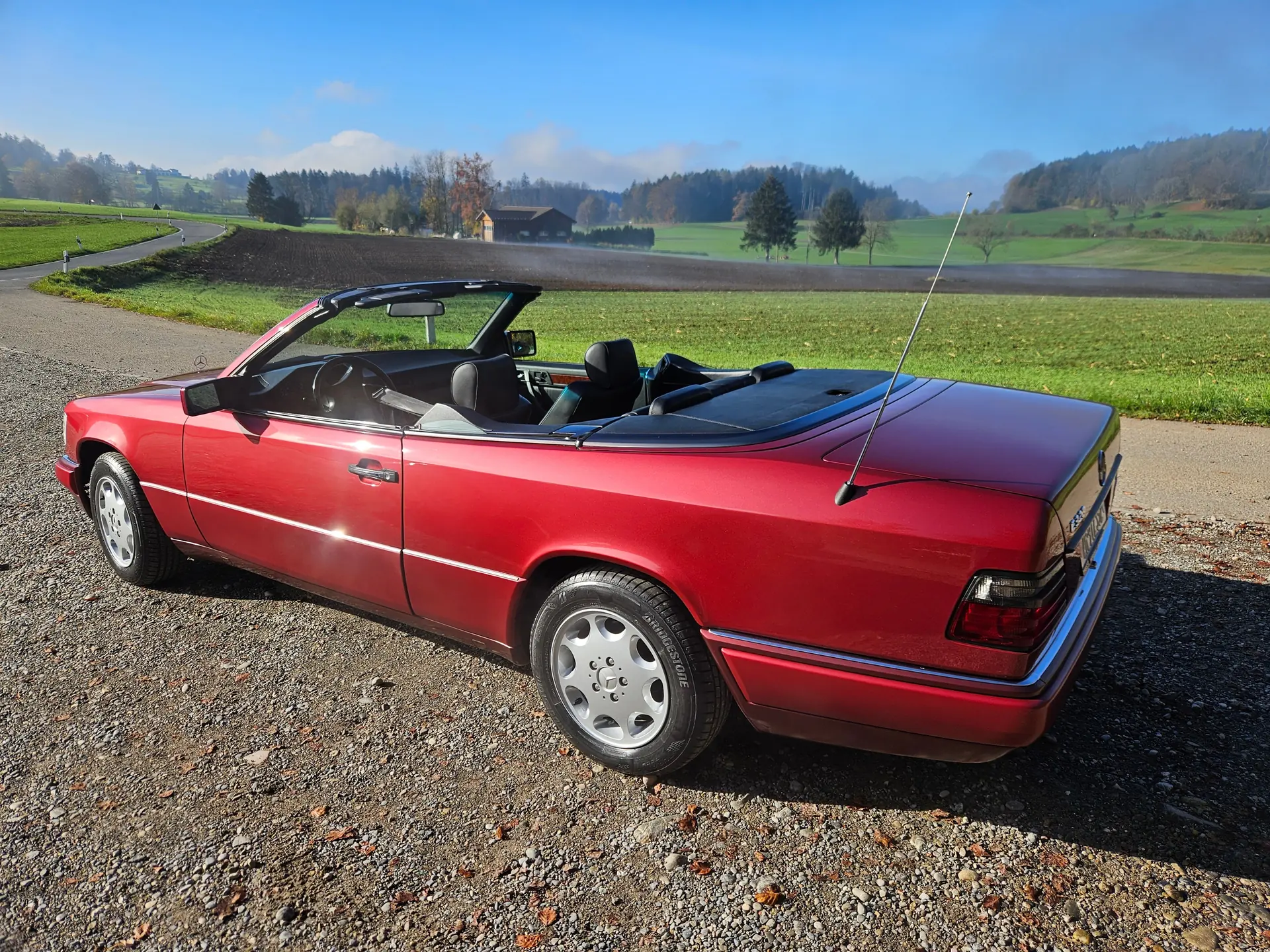 Mercedes-Benz E 320 Cabrio — Cabriolet prestige des années 90, 190'000 km — Außenansicht