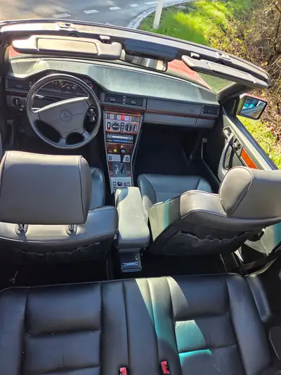 Mercedes-Benz E 320 Cabrio — Cabriolet prestige des années 90, 190'000 km — Miniatur 9