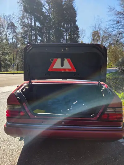 Mercedes-Benz E 320 Cabrio — Cabriolet prestige des années 90, 190'000 km — Miniatur 7