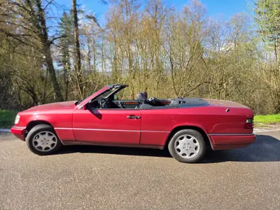 Mercedes-Benz E 320 Cabrio — Cabriolet prestige des années 90, 190'000 km — Miniatur 8