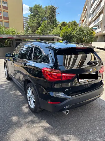 BMW X1 sDrive18i Essential Edition — SUV compact 2020, 41 000 km, design affirmé — côté