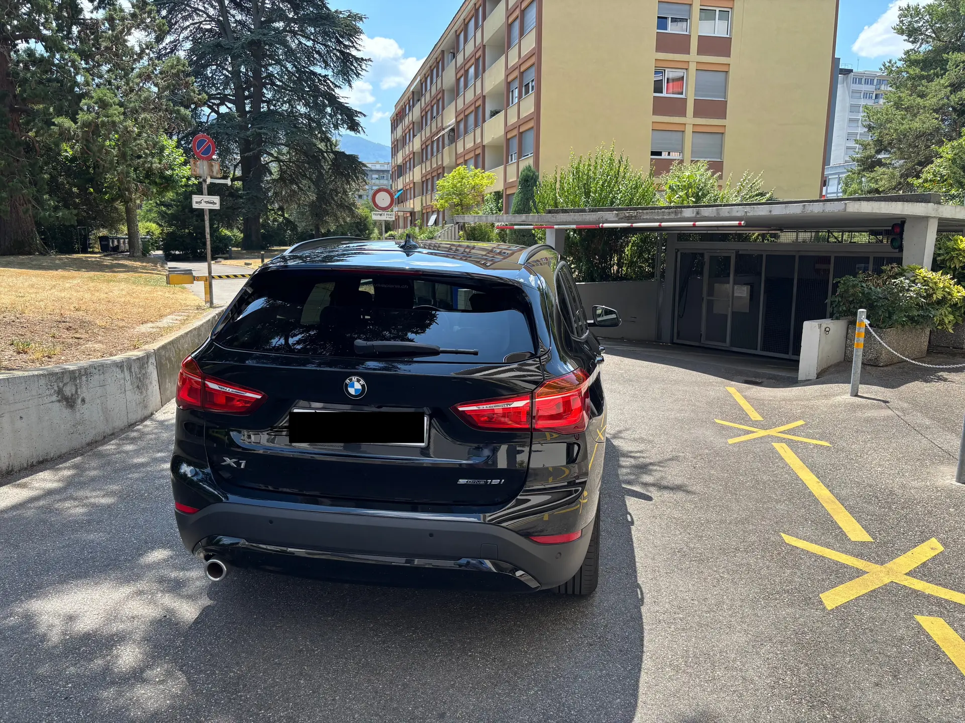 BMW X1 sDrive18i Essential Edition — SUV compact 2020, 41 000 km, design affirmé — vue extérieure