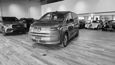 VW T7 Multivan 1.5 eHybrid Style 4Motion — Monospace hybride rechargeable, 2 km seulement — exterior view
