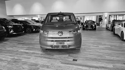 VW T7 Multivan 1.5 eHybrid Style 4Motion — Monospace hybride rechargeable, 2 km seulement — rear view