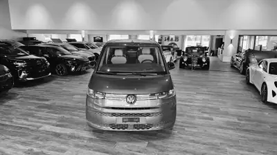 VW T7 Multivan 1.5 eHybrid Style 4Motion — Monospace hybride rechargeable, 2 km seulement — interior