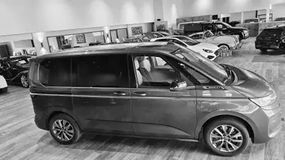 VW T7 Multivan 1.5 eHybrid Style 4Motion — Monospace hybride rechargeable, 2 km seulement — Thumbnail 8