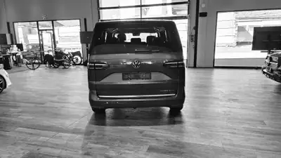 VW T7 Multivan 1.5 eHybrid Style 4Motion — Monospace hybride rechargeable, 2 km seulement — Thumbnail 12
