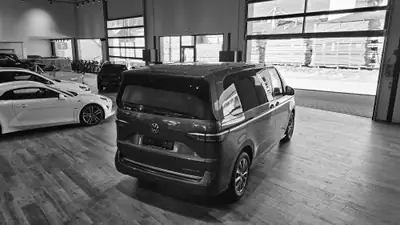 VW T7 Multivan 1.5 eHybrid Style 4Motion — Monospace hybride rechargeable, 2 km seulement — Thumbnail 11