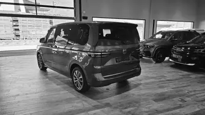 VW T7 Multivan 1.5 eHybrid Style 4Motion — Monospace hybride rechargeable, 2 km seulement — Thumbnail 13
