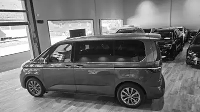 VW T7 Multivan 1.5 eHybrid Style 4Motion — Monospace hybride rechargeable, 2 km seulement — Thumbnail 16