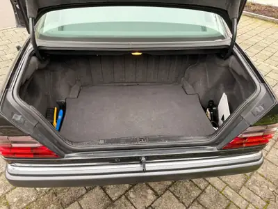 Mercedes-Benz E 320 Business — Berline de prestige 1995, toit panoramique et climatisation 2 zones — cruscotto