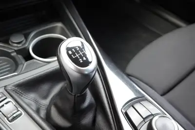 BMW 116i Sport Line — Compacte dynamique, entretien à jour, aide au stationnement — Miniature 11