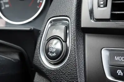 BMW 116i Sport Line — Compacte dynamique, entretien à jour, aide au stationnement — Miniature 15