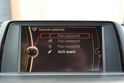 BMW 116i Sport Line — Compacte dynamique, entretien à jour, aide au stationnement — Miniature 18