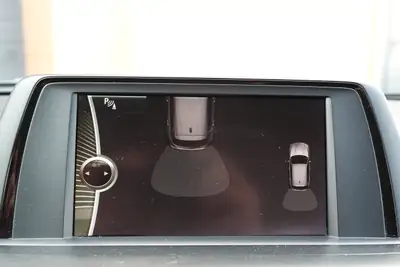 BMW 116i Sport Line — Compacte dynamique, entretien à jour, aide au stationnement — Miniature 17