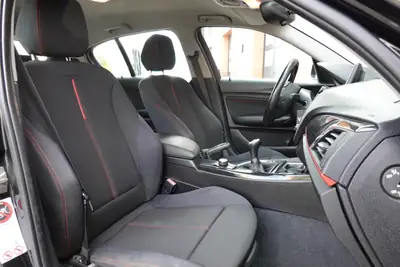 BMW 116i Sport Line — Compacte dynamique, entretien à jour, aide au stationnement — Miniature 21