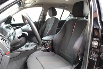 BMW 116i Sport Line — Compacte dynamique, entretien à jour, aide au stationnement — Miniature 20