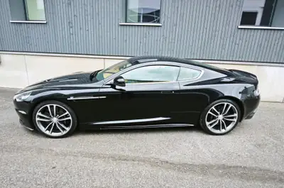 Aston Martin DBS Coupé Touchtronic 2 — Superbe Gran Turismo britannique, historique complet — arrière