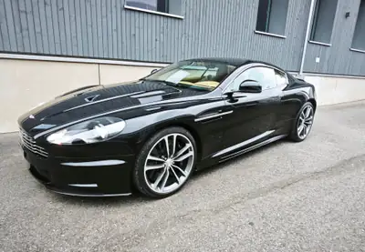 Aston Martin DBS Coupé Touchtronic 2 — Superbe Gran Turismo britannique, historique complet — vue extérieure