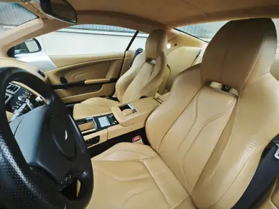 Aston Martin DBS Coupé Touchtronic 2 — Superbe Gran Turismo britannique, historique complet — Miniature 7
