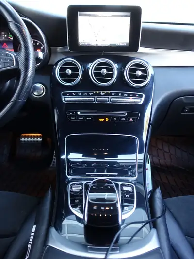 Mercedes-Benz GLC 350 e AMG Line — Hybride rechargeable performant, 203 900 km — Thumbnail 14