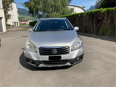 Suzuki S-Cross 1.6 TD 4WD — SUV diesel robuste, toit panoramique et équipement premium — rear view