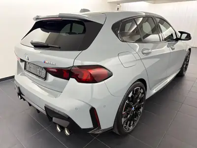 BMW M135 xDrive M Sport Pro — Berline sportive 2025, 300 ch et garantie constructeur — rear view