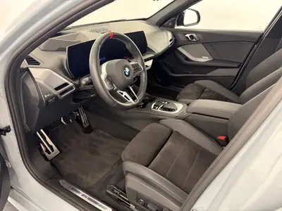 BMW M135 xDrive M Sport Pro — Berline sportive 2025, 300 ch et garantie constructeur — dashboard