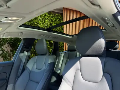 Volvo XC60 2.0 T6 TE Ultimate Dark eAWD — SUV hybride rechargeable, 29'000 km seulement — Miniature 10