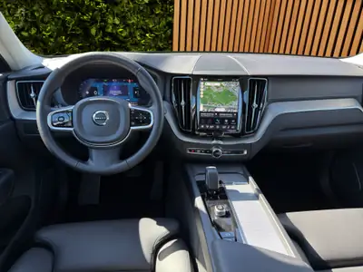 Volvo XC60 2.0 T6 TE Ultimate Dark eAWD — SUV hybride rechargeable, 29'000 km seulement — Miniature 15