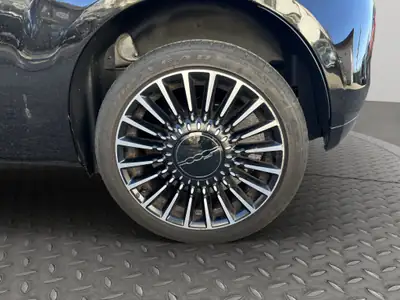 Fiat 500 1.0 MildHybrid Cult 2022 — Citadine urbaine écologique, 32'000 km seulement — arrière