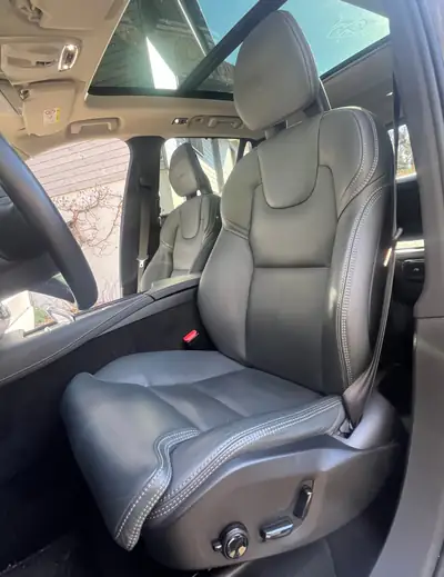 Volvo XC90 B5 Diesel Mild Hybrid — SUV premium 7 places, technologie hybride légère — intérieur
