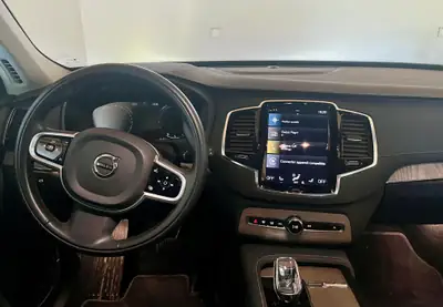 Volvo XC90 B5 Diesel Mild Hybrid — SUV premium 7 places, technologie hybride légère — tableau de bord