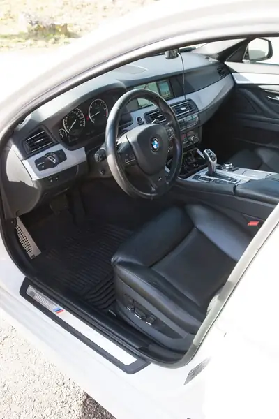 BMW M550d xDrive Touring — Diesel surpuissant, révision moteur complète, 381 ch — Miniature 8