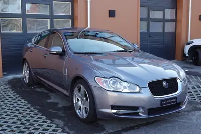 Jaguar XF 3.0d S V6 Portfolio — Berline premium diesel, 8 roues, expertisé 2025 — vista posteriore