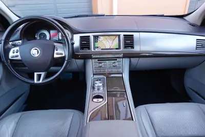 Jaguar XF 3.0d S V6 Portfolio — Berline premium diesel, 8 roues, expertisé 2025 — Miniatura 30