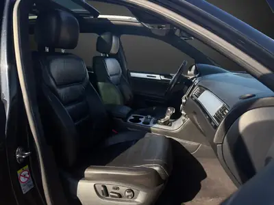 VW Touareg 3.0 TDI — SUV robuste, motorisation puissante et équipement premium — Miniature 9
