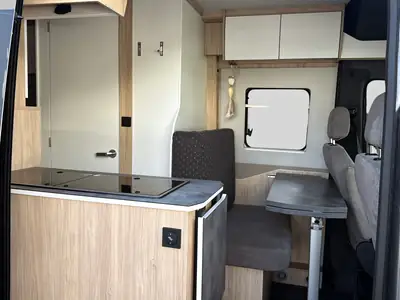 Mercedes-Benz Sprinter Microlinner Yucon 2024 — Camping-car intégral, très faible kilométrage — Thumbnail 11
