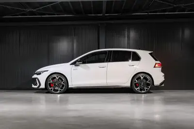 VW Golf 2.0 TSI GTI DSG — Sportivité premium et technologie de pointe — Miniatura 9