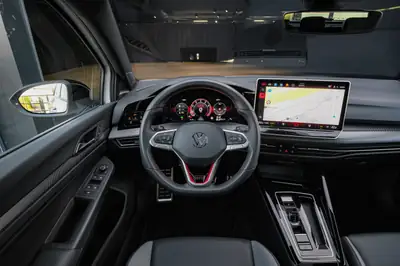 VW Golf 2.0 TSI GTI DSG — Sportivité premium et technologie de pointe — Miniatura 16