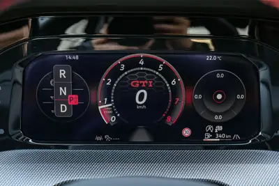 VW Golf 2.0 TSI GTI DSG — Sportivité premium et technologie de pointe — Miniatura 17