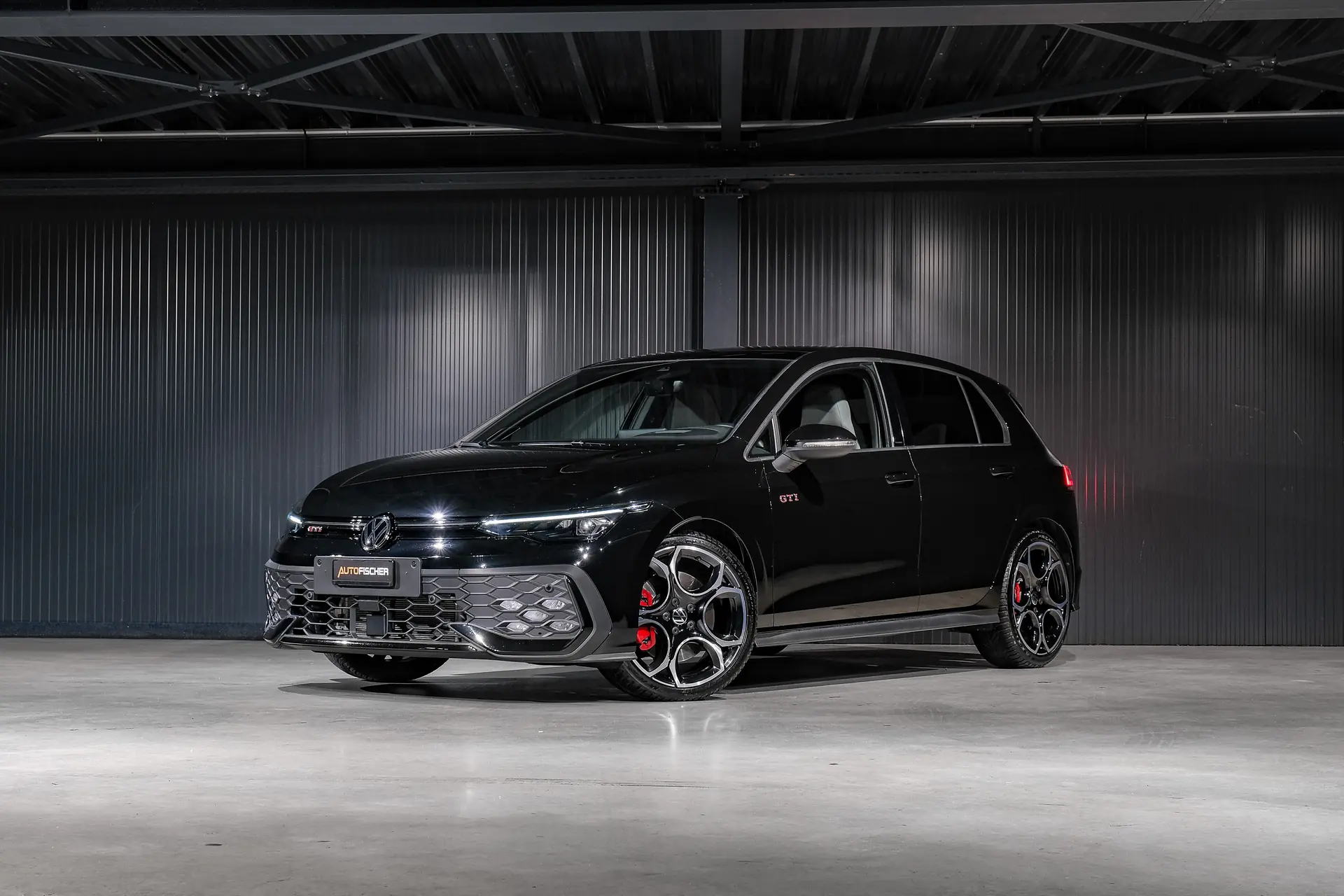 Volkswagen Golf 2.0 TSI GTI — Sportive élégante, pratiquement neuve avec 9 950 km