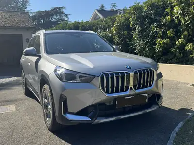 BMW X1 xDrive 23i 48V — SUV compact hybride léger, quasi neuf à 605 km — Seitenansicht