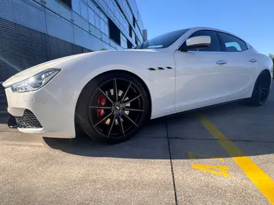 Maserati Ghibli S Q4 — Berline italienne sportive, édition Swiss Mountain exclusive — fianco